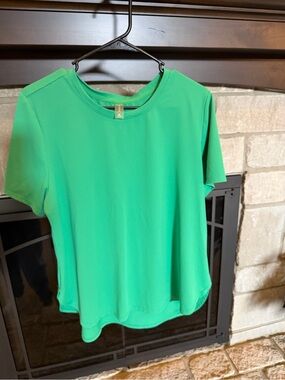 Green Women's Short-Sleeve Activewear Performance Top